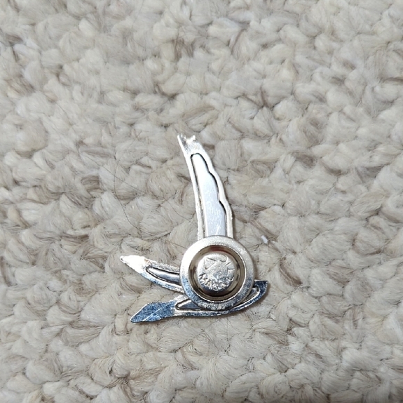 Elegant Cream Bird Brooch - Picture 2 of 3